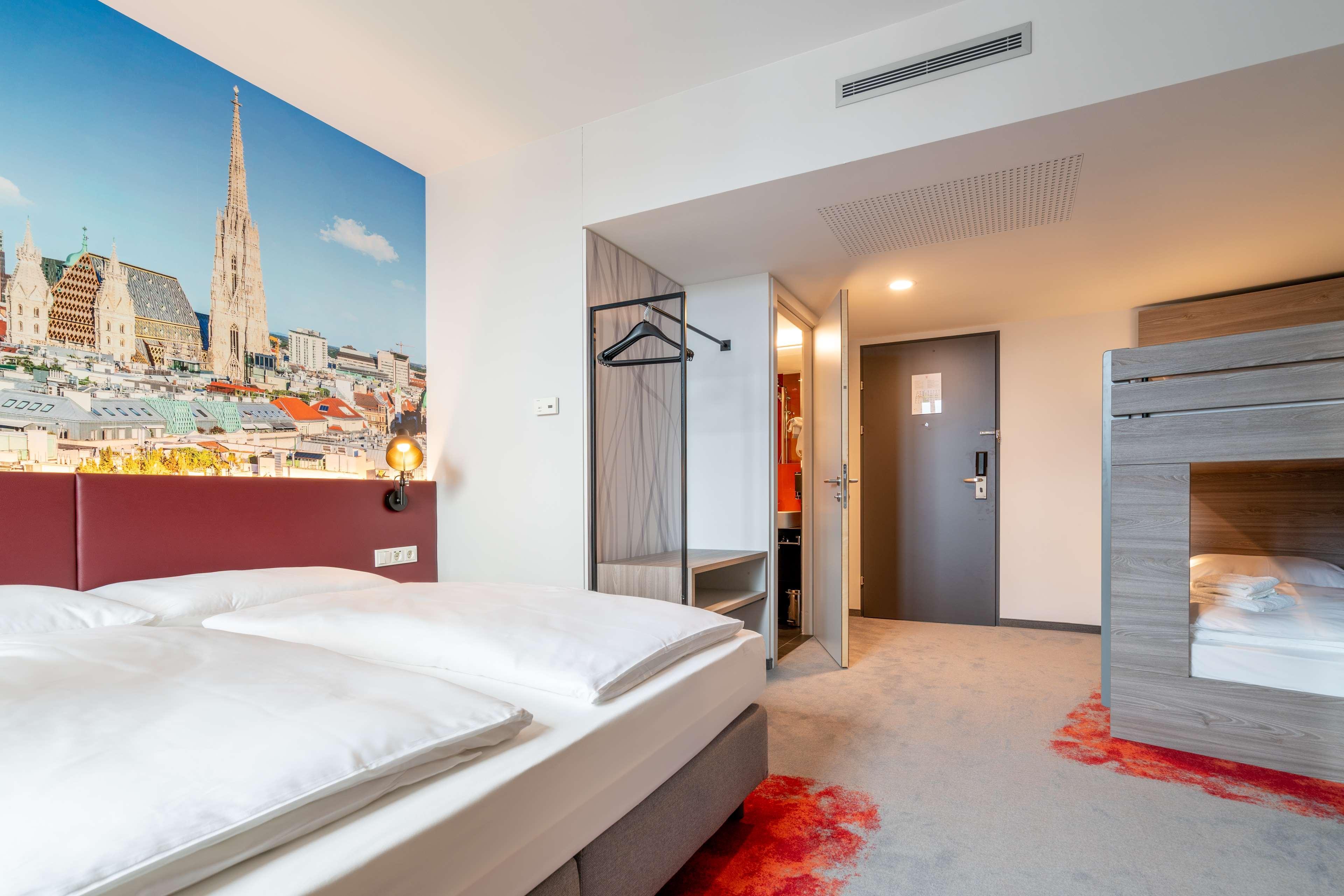 Campanile Vienna South Hotel Exterior photo